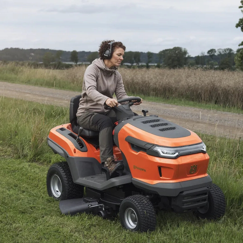 Husqvarna TS 215T Garden Tractor - Image 6